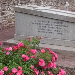 Tombeau de Anne Boivent, cimetière de Rillé