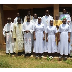 Le groupe des sœurs et des concélébrants
