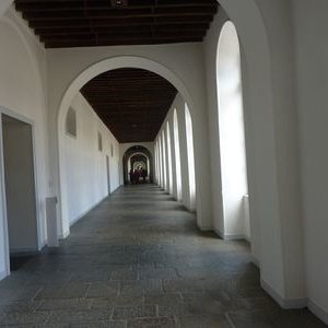 Grand couloir de la Maison-Mère, un cloître intérieur