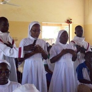 Edith et Marthe Claire font monter vers Dieu leur chant d'offrande