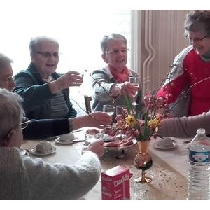 On trinque, à la joie d'être réunies !