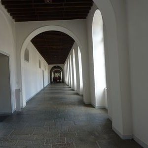 Grand couloir de la Maison-Mère, un cloître intérieur