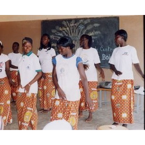 Ouaga Centre Anne Boivent : danse pour la clôture de l'année, juin 2011