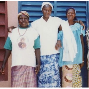 De G à D : Mme Christine, Sr Alice, Mme Jacqueline, Mr Bila