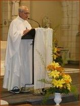 Père François Prodhomme prononçant l'homélie