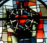 Vitrail de la chapelle de Rillé à Fougères (35). Détail.