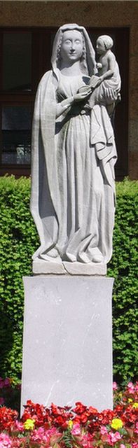 Notre-Dame de Rillé. Statue de grès du 16e siècle. Fougères, Rillé Maison-Mère