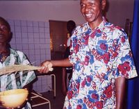 L' Abbé Rémy Kaboré bénit la salle d'accouchement