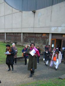 Procession vers l'église pour le temps de l'Eucharistie