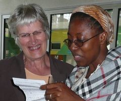 Sr M. Angèle, Française, et Sr Juliette, Burkinabè
