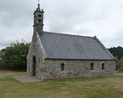 Petite Chapelle au sommet de la montagne où la procession de la troménie fait une pause