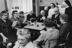 Les sœurs chantent avec les retraités de Geulle