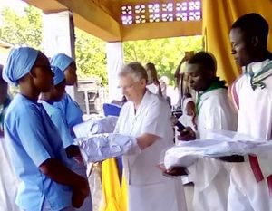 Remise de l'habit religieux par sœur Andréa