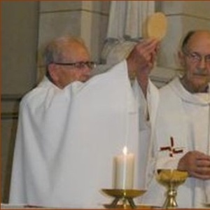 François et Paul, aumônier la la maison-mère de Rillé, concélèbrent