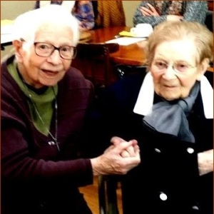 Françoise avec Monique qui a presque 102 ans