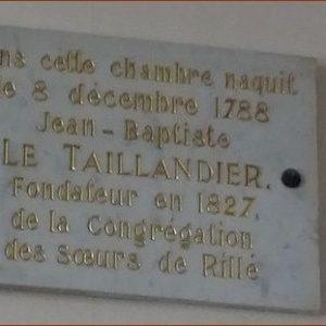 Plaque commémorative apposée dans la chambre natale de J-B Le Taillandier