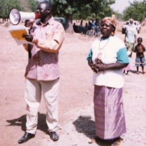 Mr Gilbert Balima, infirmier et Mme Christine Pogroya, accoucheuse de 1992 à 2010