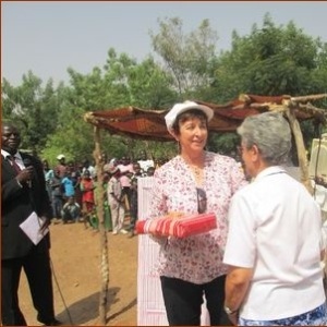 Sr Angèle, directrice du CSPS et Mme Chauvet, présidente de Dougdi/Espoir