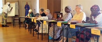 Vue d'une petite partie du grand groupe en assemblée, salle Ste Anne
