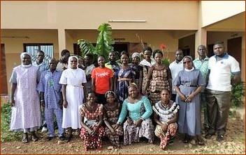 Photo de famille : le personnel du CSPS Notre dame de l'Espérance