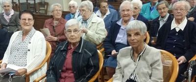 Au premier rang, Monique, Annick-Marie et Annick fêtent leur 50 ans de suite du Christ