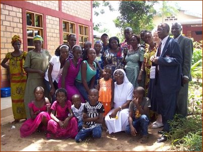 Sr Marianne et sa famille à la Communauté pour poursuivre la fête