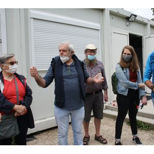 Un groupe à l'épicerie solidaire