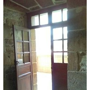 Porte donnant sur l'escalier de pierre conduisant au Noviciat