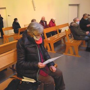 Joëlle prend connaissance des chants