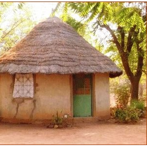 Une case du village de Piéla