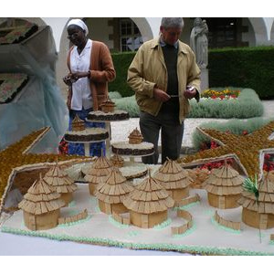 Le gâteau géant d'anniversaire (une partie)