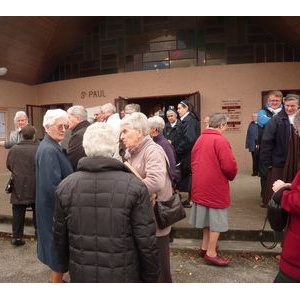 Rencontre fraternelle sur le parvis