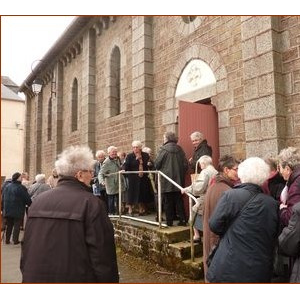 Entrée à l'église paroissiale de St Georges-de-Reintembault