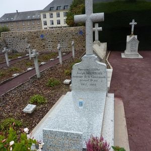 Tombe du Père Jean Callo dans le cimetière de Rillé