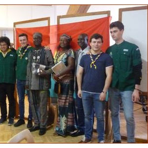 Les scouts du chantier de 2017 à Piéla avec le maire et Josué avec son épouse