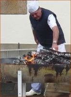 Dehors, une odeur de grillades à te faire saliver… Dehors, une odeur de grillades à te faire saliver…
