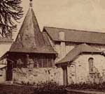 L'Hospice de Melesse : Le vieux Porche (15e siècle) et la Chapelle N. D. de Lorette L'Hospice de Melesse : Le vieux Porche (15e siècle) et la Chapelle N. D. de Lorette