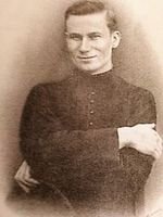 L'abbé Daniel Joëssel, vicaire à Asnières L'abbé Daniel Joëssel, vicaire à Asnières