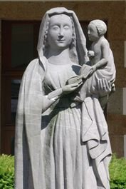 Notre-Dame de Rillé, belle satue de grès du 16 ème siècle Notre-Dame de Rillé, belle satue de grès du 16 ème siècle