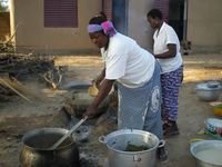 A la Cté Myriam de Fada, des femmes chargées de la restauration