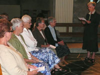 La Supérieure Générale, Sr Madeleine, envoie les 2 Ctés…