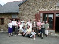 Le groupe de Laïcs devant la maison de Anne Boivent à Laignelet