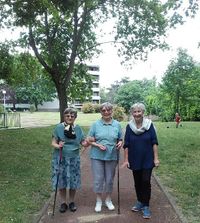 Madeleine, Andrée et Joëlle, une voisine