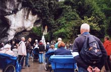 A la grotte de Lourdes