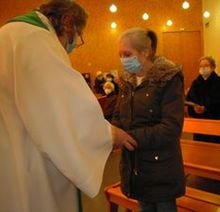 L'onction d'huile sainte, dans les mains de Henriette