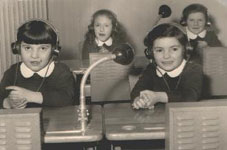Jeunes Sourdes en classe, vers 1950