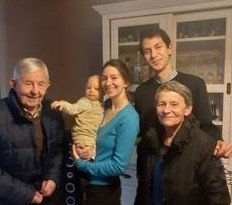 Christiane et Jo avec 2 petits enfants et l'arrière petit-fils