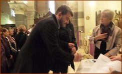 Signature du registre par le catéchumène et son parrain