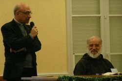 Mgr Nicolas Souchu, évêque auxiliaire, présente le P. Cantalamessa