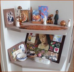 Les précieux souvenirs étaient déjà arrivés dans la chambre Les précieux souvenirs étaient déjà arrivés dans la chambre